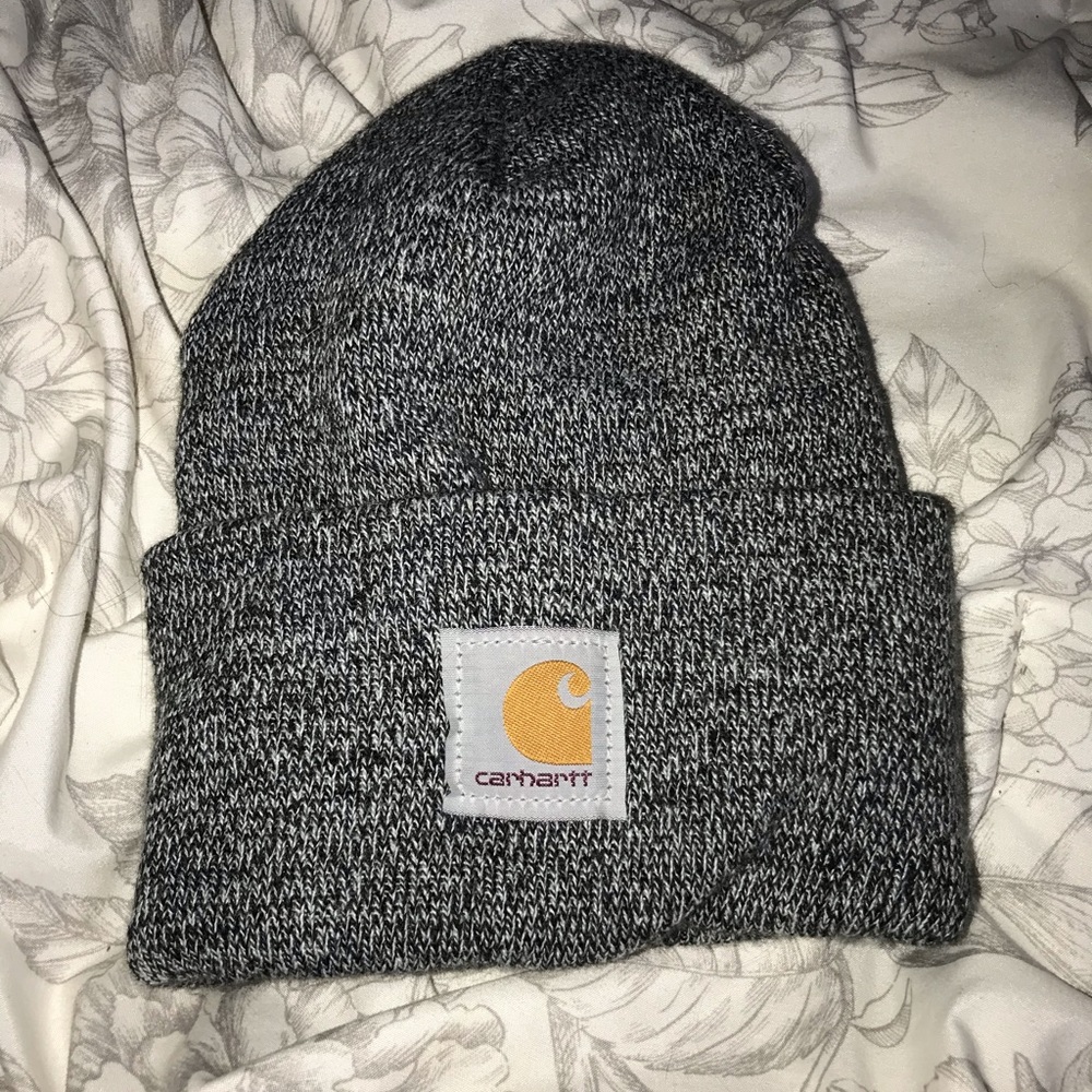 grey and white carhartt beanie